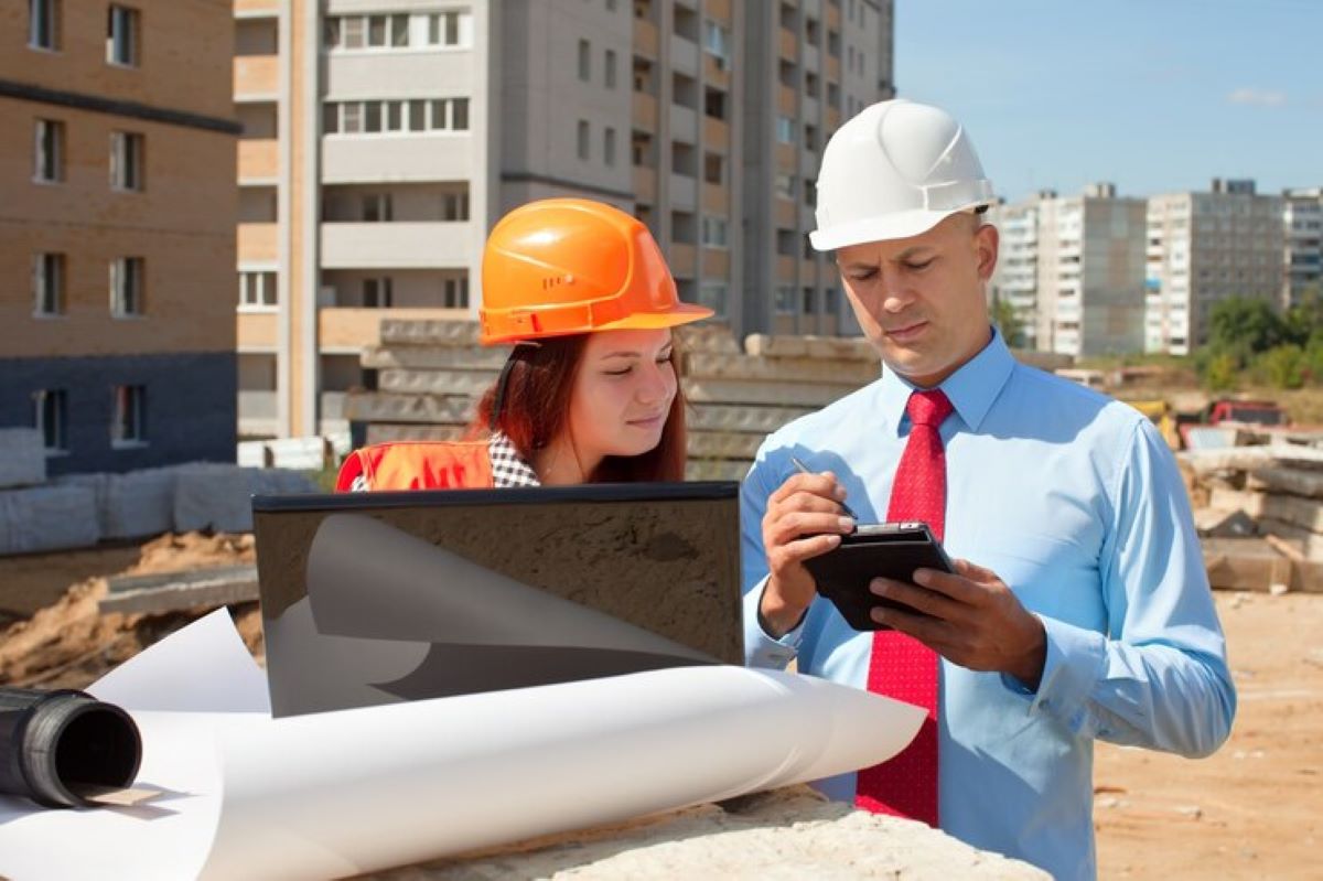Surveying Companies vs Independent Surveyors: Which Should You Choose?